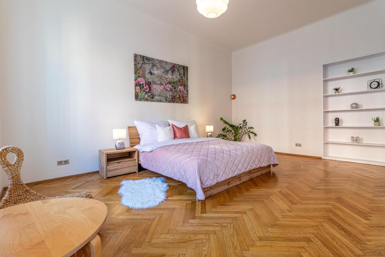 Апартаменти Stylish Luxury Flat In Old Town Братислава Екстер'єр фото
