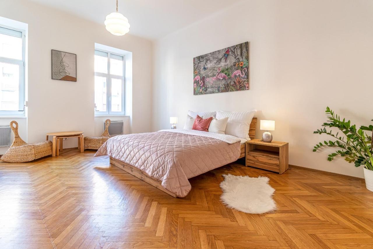 Апартаменти Stylish Luxury Flat In Old Town Братислава Екстер'єр фото