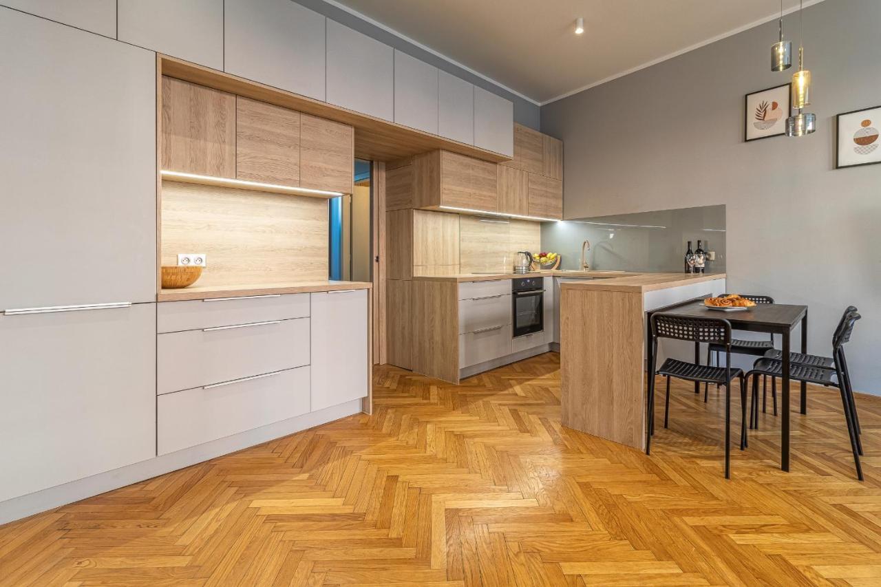 Апартаменти Stylish Luxury Flat In Old Town Братислава Екстер'єр фото